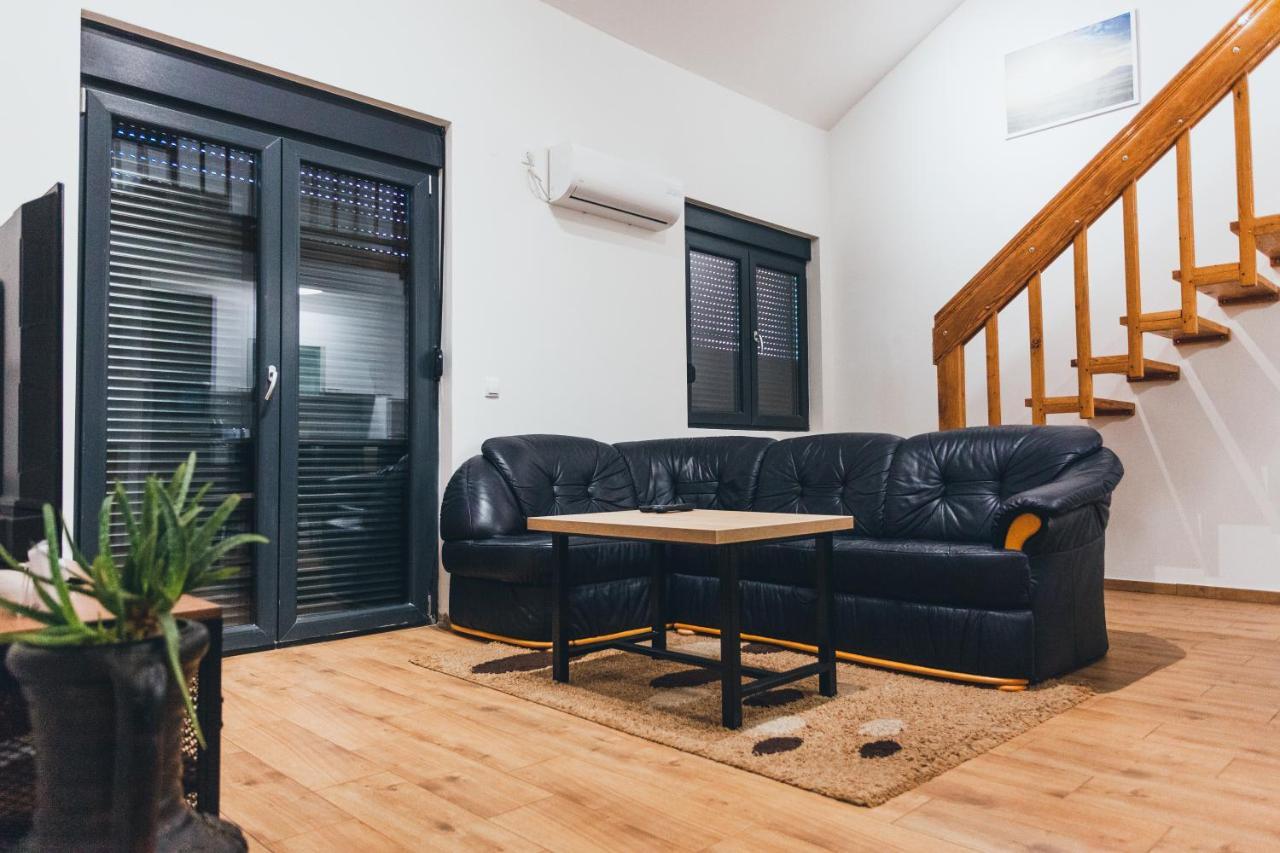 Backspace Apartments วรชาซ ภายนอก รูปภาพ